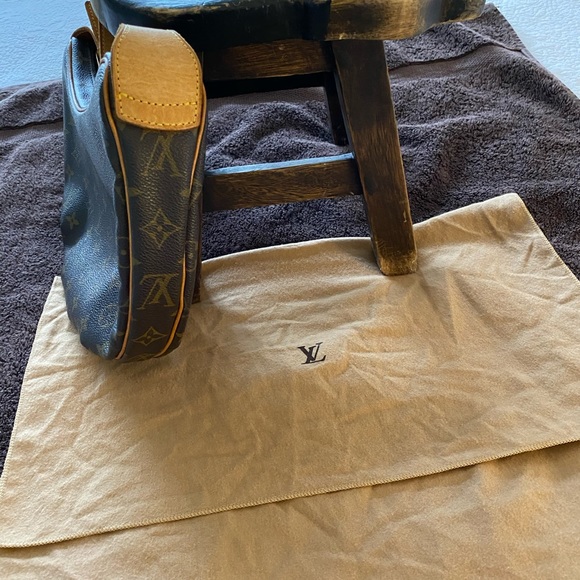 🛑SOLD🛑⭐️STUNNING⭐️ LOUIS VUITTON CROISSANT BAG⭐️ - Picture 4 of 8